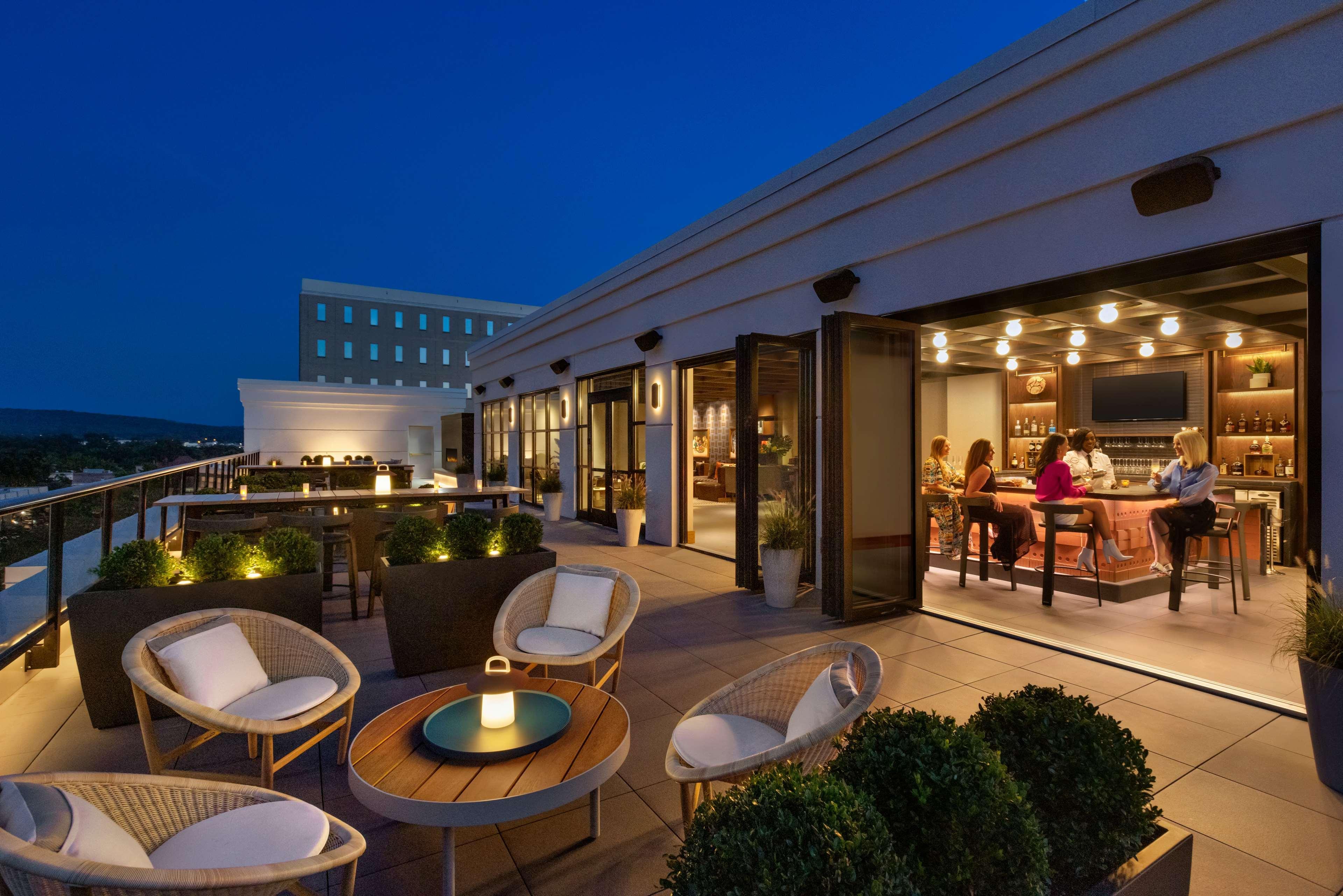 106 Jefferson Huntsville, Curio Collection By Hilton Bagian luar foto