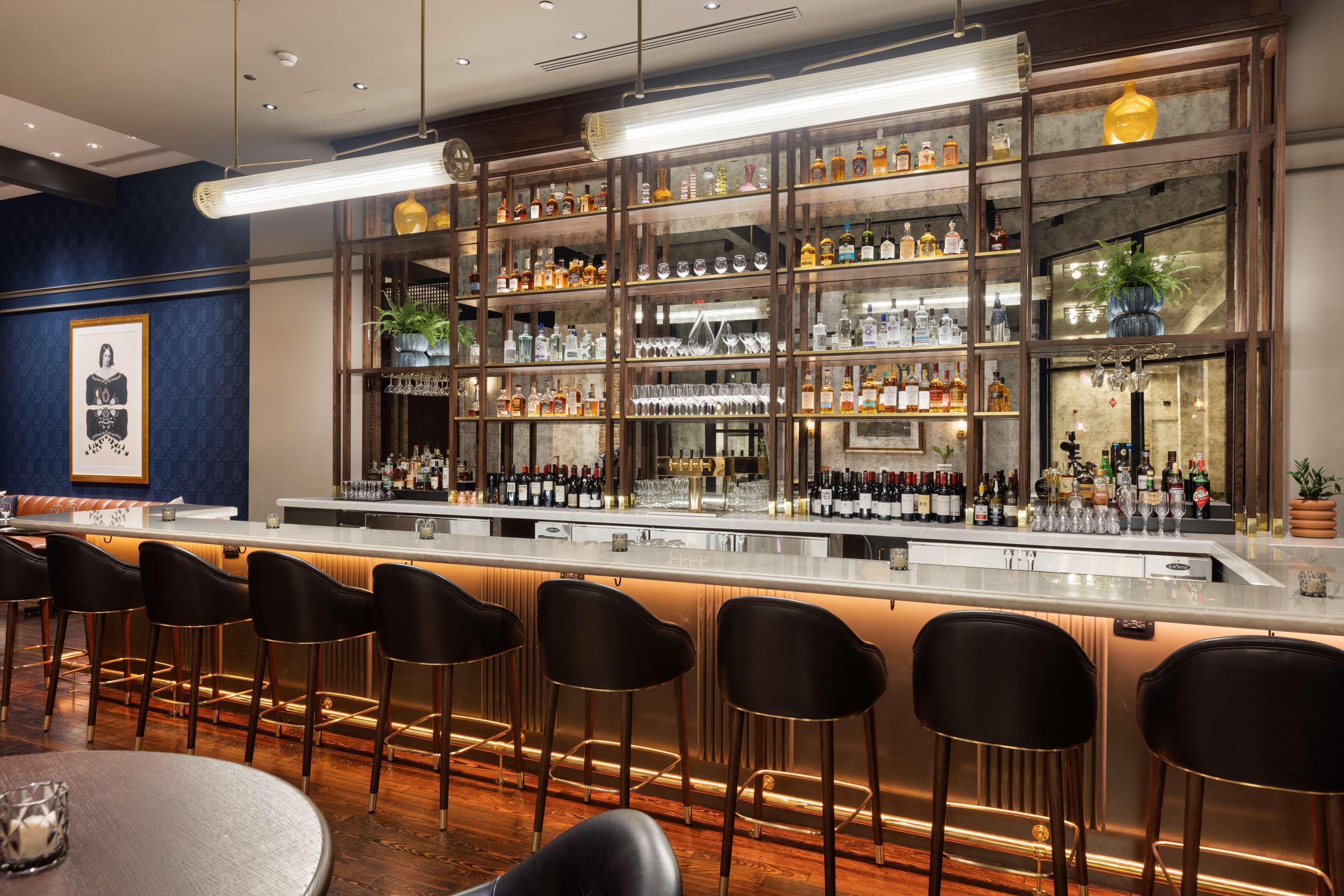 106 Jefferson Huntsville, Curio Collection By Hilton Bagian luar foto