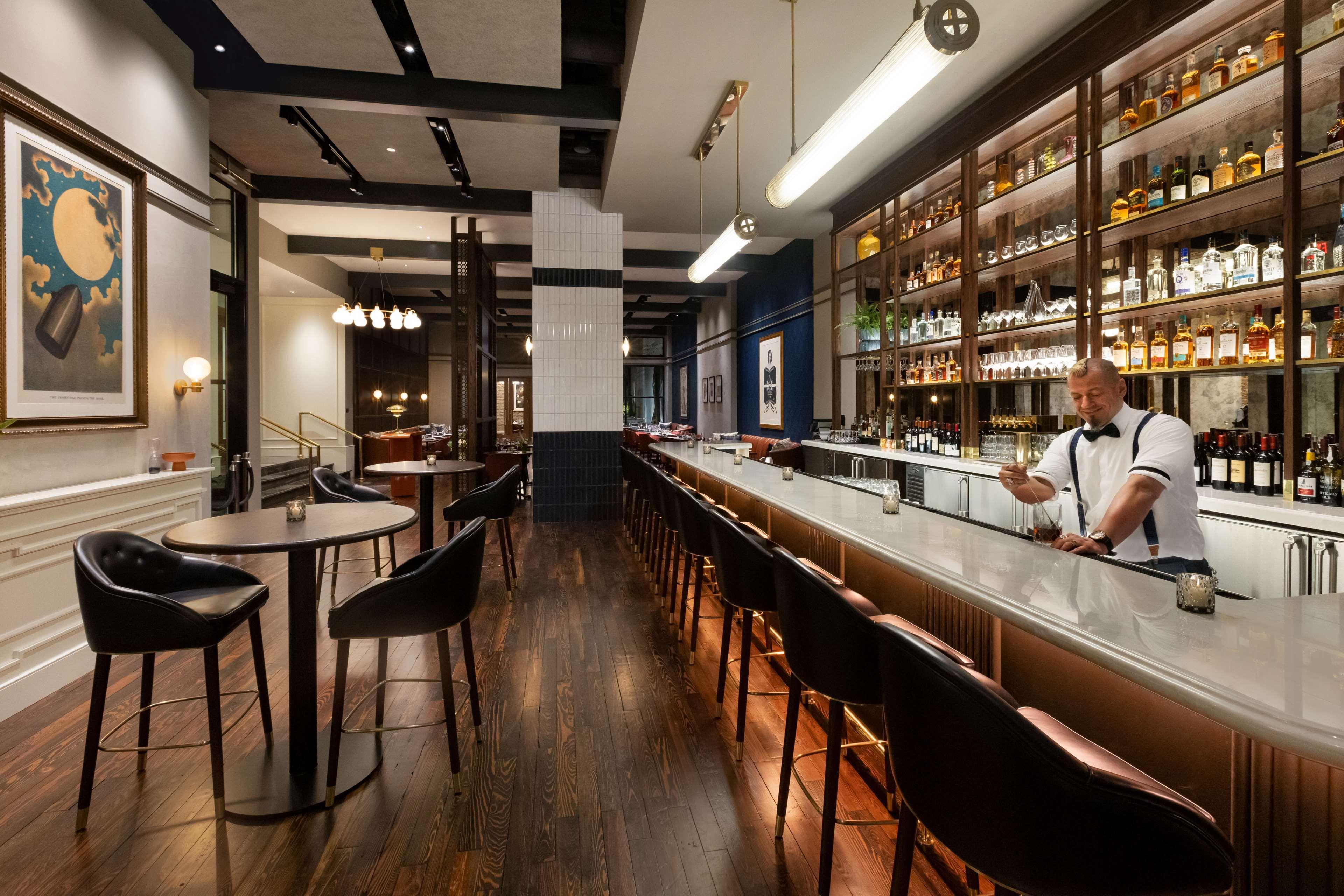 106 Jefferson Huntsville, Curio Collection By Hilton Bagian luar foto
