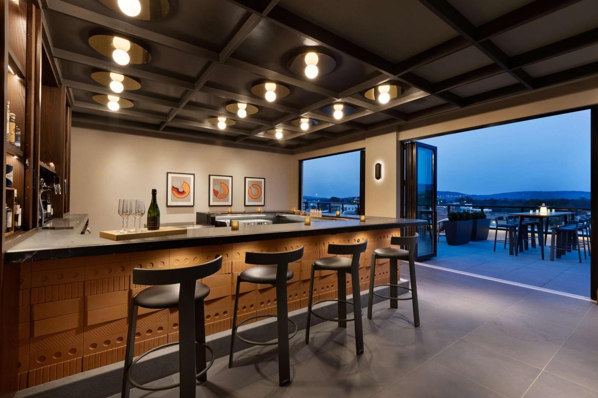 106 Jefferson Huntsville, Curio Collection By Hilton Bagian luar foto