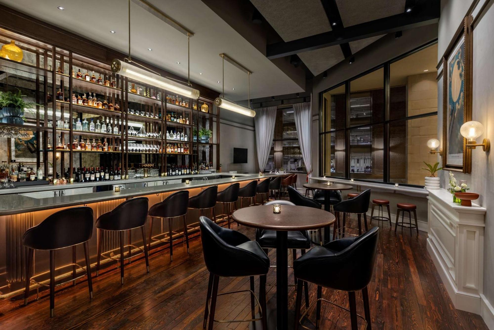 106 Jefferson Huntsville, Curio Collection By Hilton Bagian luar foto