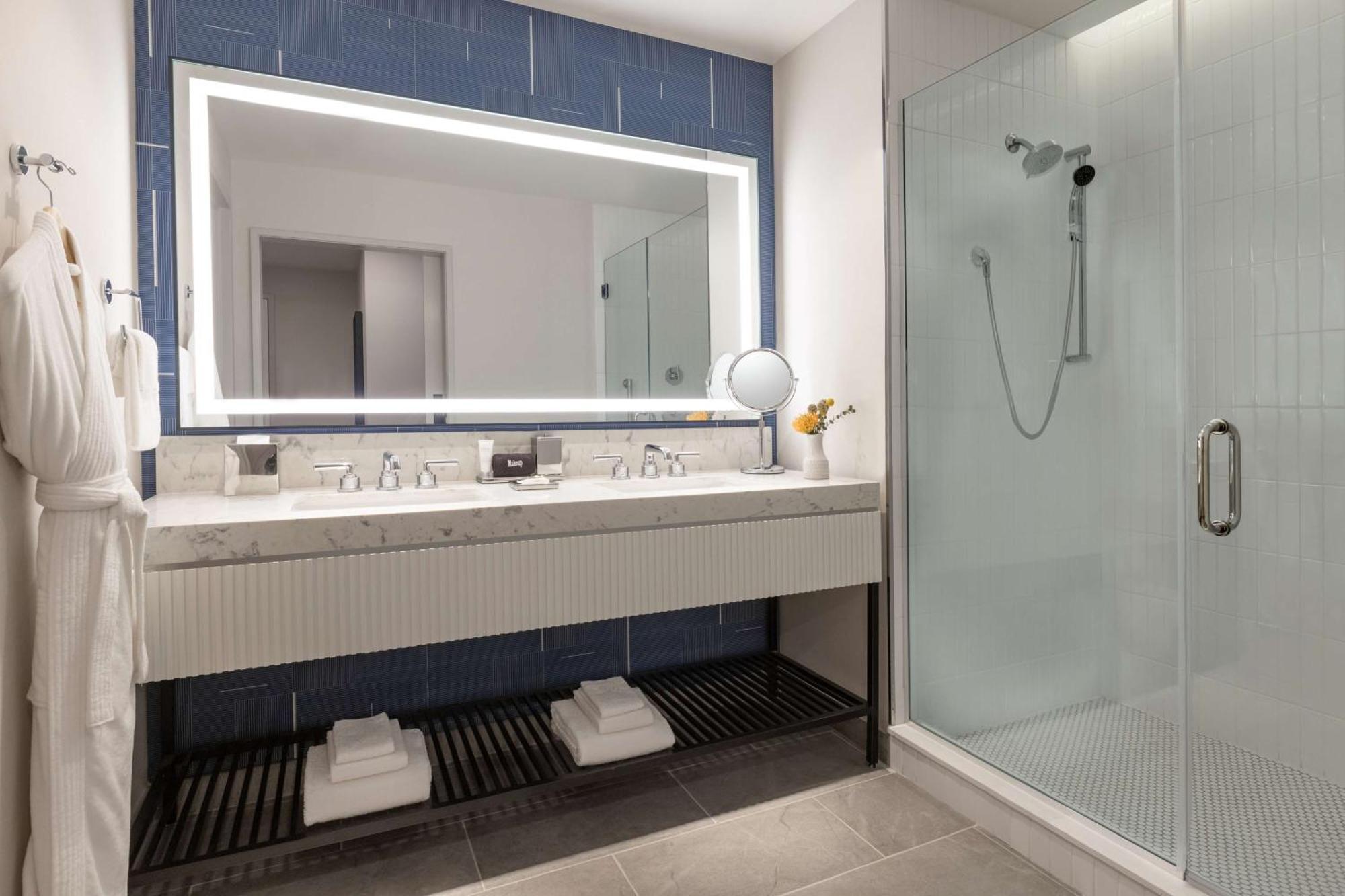 106 Jefferson Huntsville, Curio Collection By Hilton Bagian luar foto