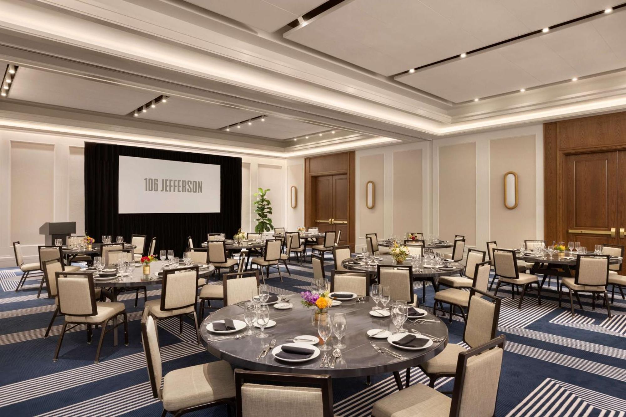 106 Jefferson Huntsville, Curio Collection By Hilton Bagian luar foto