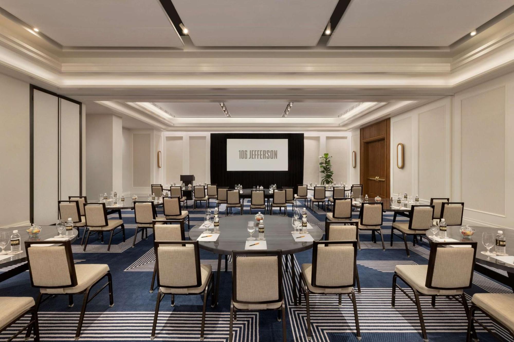 106 Jefferson Huntsville, Curio Collection By Hilton Bagian luar foto